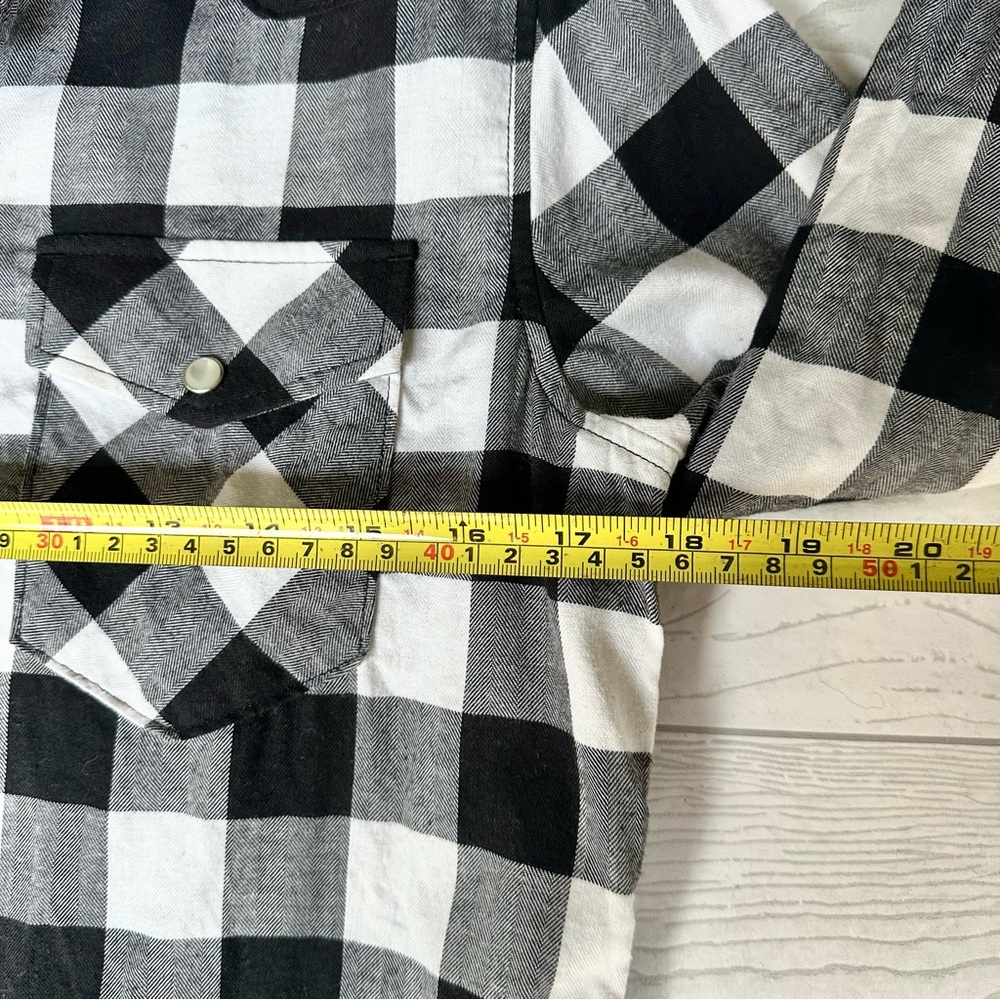 UNTUCKit Women’s Holden B&W Plaid Flannel Pearl Snap Long Sleeve Shirt | Size 6 - Picture 11 of 12
